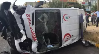 Adıyaman'da Hafif Ticari Araç Ambulansla Çarpıştı: 7 Yaralı