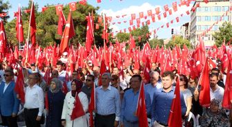 Burdur'da 5 Bin Kişi Demokrasi ve Şehitler İçin Meydana Çıktı