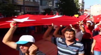 Burdur'da 5 Bin Kişi Demokrasi ve Şehitler İçin Meydana Çıktı