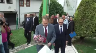 Aliya İzzetbegoviç, Mezarı Başında Anıldı