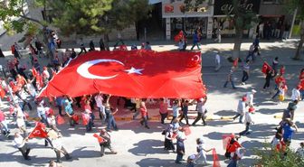 Burdur'da Demokrasi ve Şehitler Mitingi