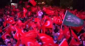 Demokrasi ve Şehitler Mitingi - Türkçe ve Kürtçe 'Türkiyem' Şarkısı Seslendirildi