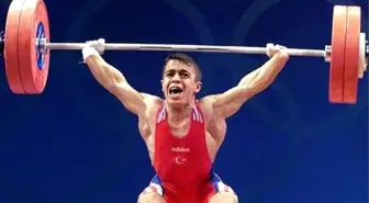 Halil Mutlu'nun 305.5 Kiloluk Rekorunu Long Qingquan Kırdı