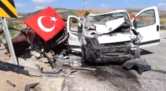 Isparta Otomobille Hafif Ticari Araç Çarpıştı: 1 Ölü, 3 Yaralı