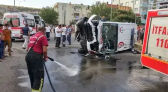 Vakaya Giden Ambulansla Hafif Ticari Araç Çarpıştı: 7 Yaralı