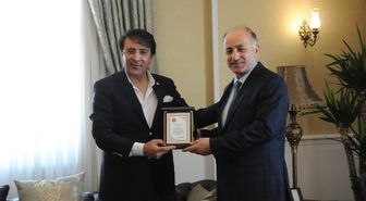 Aydemir'den Azizoğlu'na Şükran Plaketi