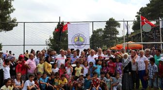 Erdemli Belediyesi Çerçili Mahallesi'ne Futbol Sahası Yaptı