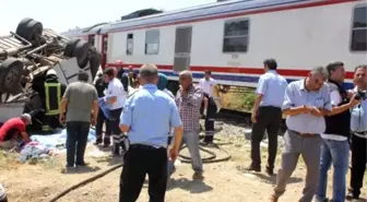 Manisa'da Hemzemin Geçitte Kaza: 1 Yaralı