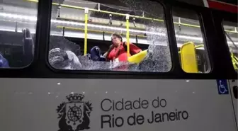 Rio Olimpiyatları'nda Basın Otobüsü Kurşunlandı