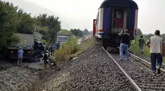 Tren, Kamyonu Biçti: 1 Ağır Yaralı