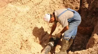 Dicle Mahallesi'ne Polietilen Boru Döşeniyor