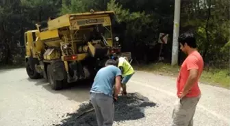 Kemer'de Bozuk Yollarda Asfalt Çalışması Yapılıyor