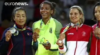 Rio 2016: 'Londra Hayvanat Bahçesine Kapatılması Gereken Maymun Bugün Evinde Şampiyon Oldu.'