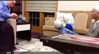 Adil Öksüz'ün, Gülen'in Dizlerinin Dibindeki Görüntüleri Paylaşıldı