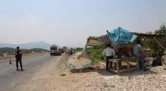 Otomobil Yol Kenarındaki Yaya Çarptı: 1 Ölü, 5 Yaralı