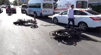 Adıyaman'da Motosikletler Çarpıştı: 2 Yaralı