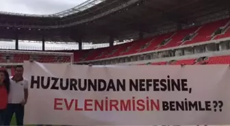 Eskişehirspor'un Yeni Stadyumunda İlk Evlilik Teklifi Yapıldı