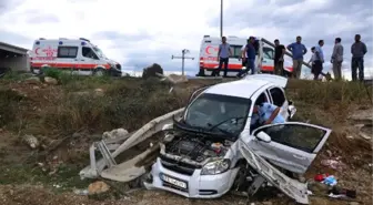 Otomobil, Şarampole Yuvarlandı: 1'i Ağır, 5 Yaralı