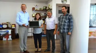 Biga Belediyesi'nden Muhtarlara Laptop Hediye