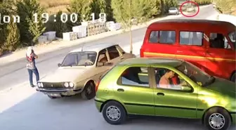 Otomobilin TIR'a Çarptığı An Güvenlik Kamerasında