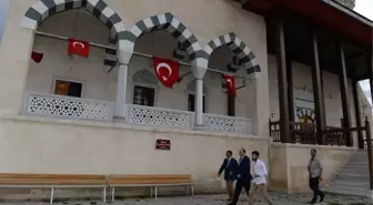 Vali Azizoğlu, Muhammed Lutfi Efe'nin Türbesini Ziyaret Etti