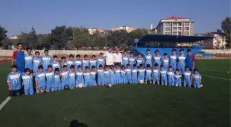 Başkan Aydoğdu Sporculara Formalarını Dağıttı