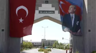 Ömer Halisdemir Üniversitesi' Tabelaları Asıldı