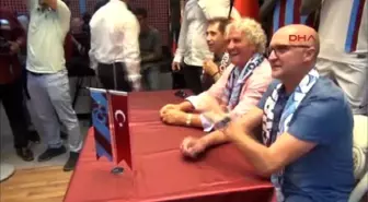 Trabzonspor'un Eski Futbolcuları Taraftarla Buluştu