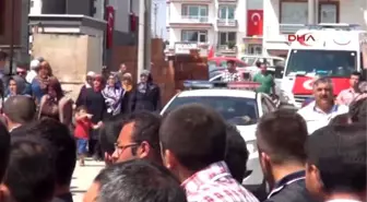 Afyon - Şehit Eşi: Ben Seni Yerlere Göklere Sığdıramazken Bu Tabuta Nasıl Sığdın