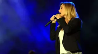 Lara Fabian Önce Ağaç Dikti, Sonra Sesiyle Büyüledi