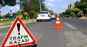 Yüksekova'da Midibüs ile Zırhlı Polis Aracının Çarpışması