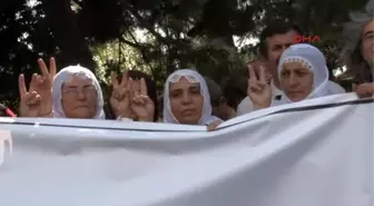 Aslı Erdoğan İçin Tutulan 'Demokrasi Nöbeti'ne Milletvekilleri Katıldı