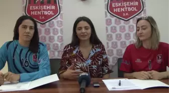 Eskişehir Hentbol, Kaleci Fatma Ay ve Esra Önal'ı Kadrosuna Kattı - Eskişehir