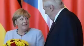 Merkel'den İncirlik'teki Alman Askerleri ile İlgili Açıklama