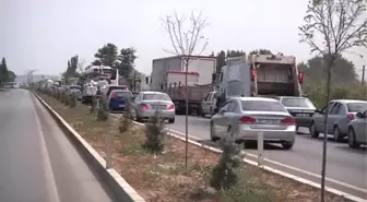 Tır 3 Otomobile Çarptı: 2 Ölü, 4 Yaralı - Manisa