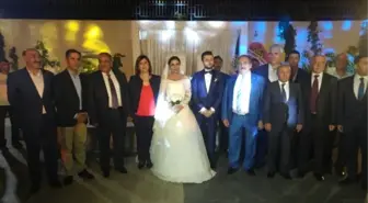 Eski Devlet Bakanı Salim Ensarioğlu Genç Çiftin Nikah Şahidi Oldu