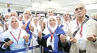 Hacı Adayları İsveç'ten Dualarla Uğurlandı