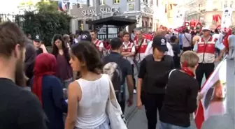 Beyoğlu'nda Zafer Bayramı Yürüyüşü