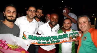 Vagner Love'u Alanyaspor için Alex de Souza İkna Etti