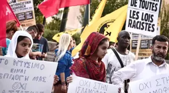 Fransa'daki Haşema Yasağı Atina'da da Protesto Edildi