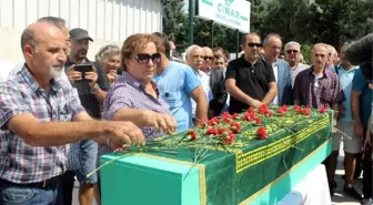 Vedat Türkali'nin Cenazesi Alkışlarla İstanbul'a Gönderildi