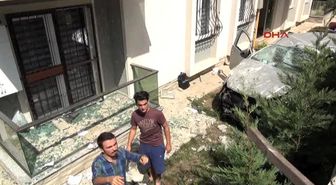 Sakarya Kamyonet Bahçe Duvarını Yıkıp Binaya Çarptı: 1 Yaralı