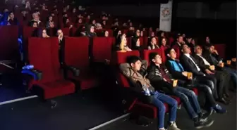 Tillolu Öğrencilerin İlk Sinema Keyfi