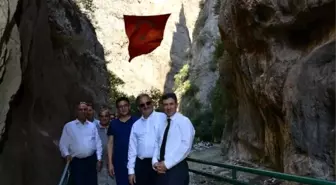 Vali Karaloğlu Kaş'ta