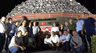 AK Parti Merkez İlçe Başkanlığı 15 Temmuz Şehitler Anıtını Ziyaret Etti