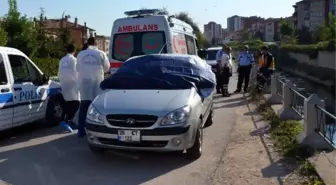 Kolunda Serum Takılı Kadın Otomobilde Ölü Bulundu