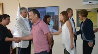 Akdeniz Belediyesi'nden Vatandaşa Çay İkramı