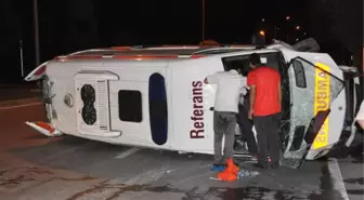 Ambulans Kaza Yaptı; Hasta, Doktor ve Sağlık Görevlileri Yaralı
