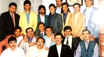 Galatasaraylı Eski Futbolcuların Adil Öksüz ve Ahmet Kırmiç'le Fotoğrafı Ortaya Çıktı