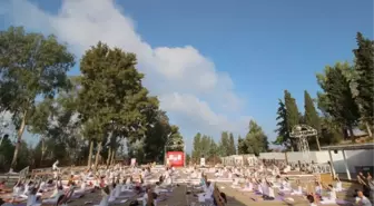 1. Dünya Yoga Koreografi Şampiyonası Kuşadası'nda Düzenlendi